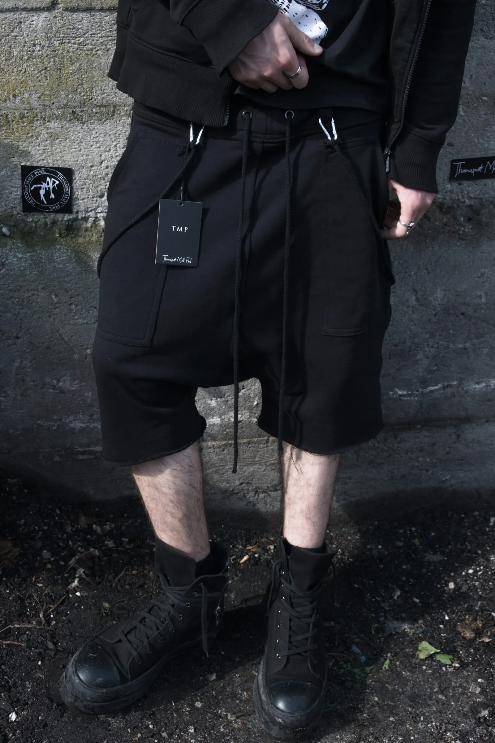 DROPCROTCH Shorts — front